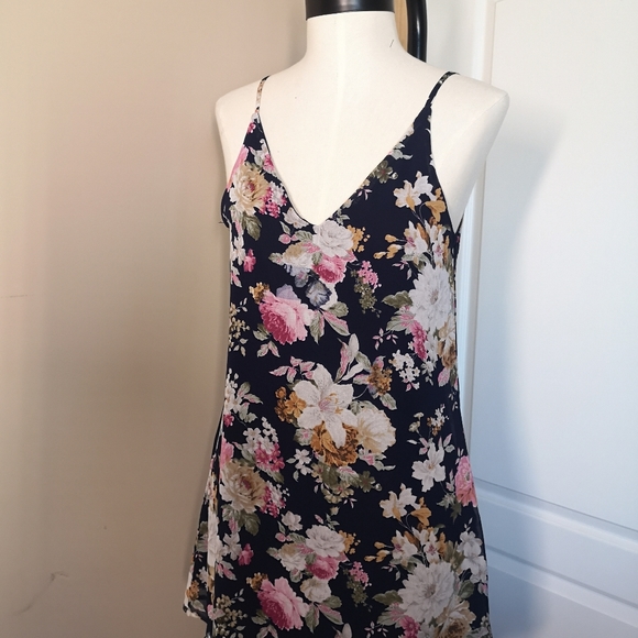 Tobi Floral love cut back dress size Small - Picture 3 of 8